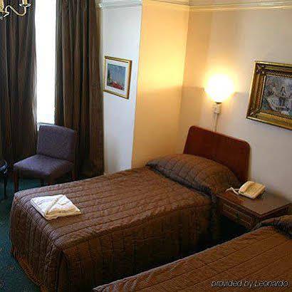 Courtlands Hotel AEGON International Esterno foto