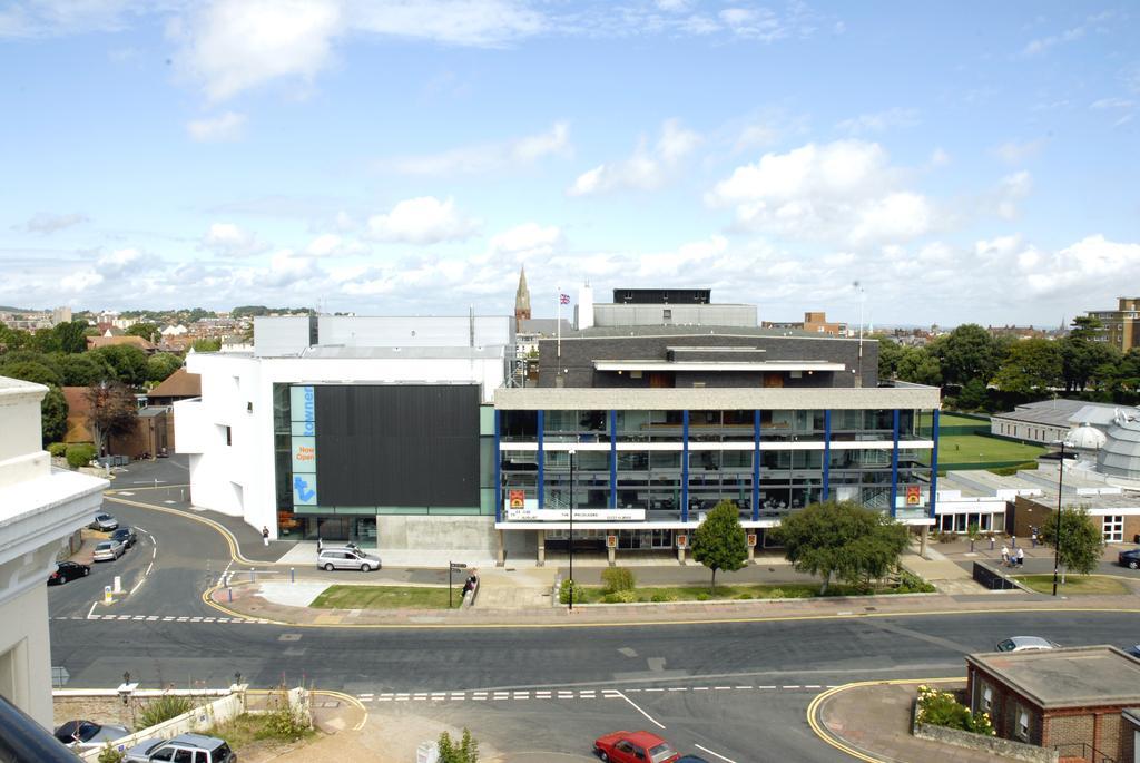 Courtlands Hotel AEGON International Esterno foto