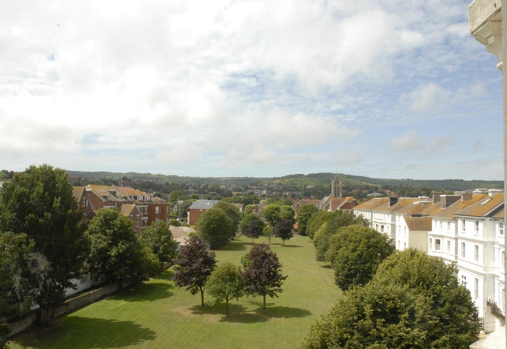 Courtlands Hotel AEGON International Esterno foto